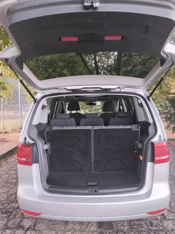 Gebraucht VW Touran 2010 Silber Van / Kleinbus