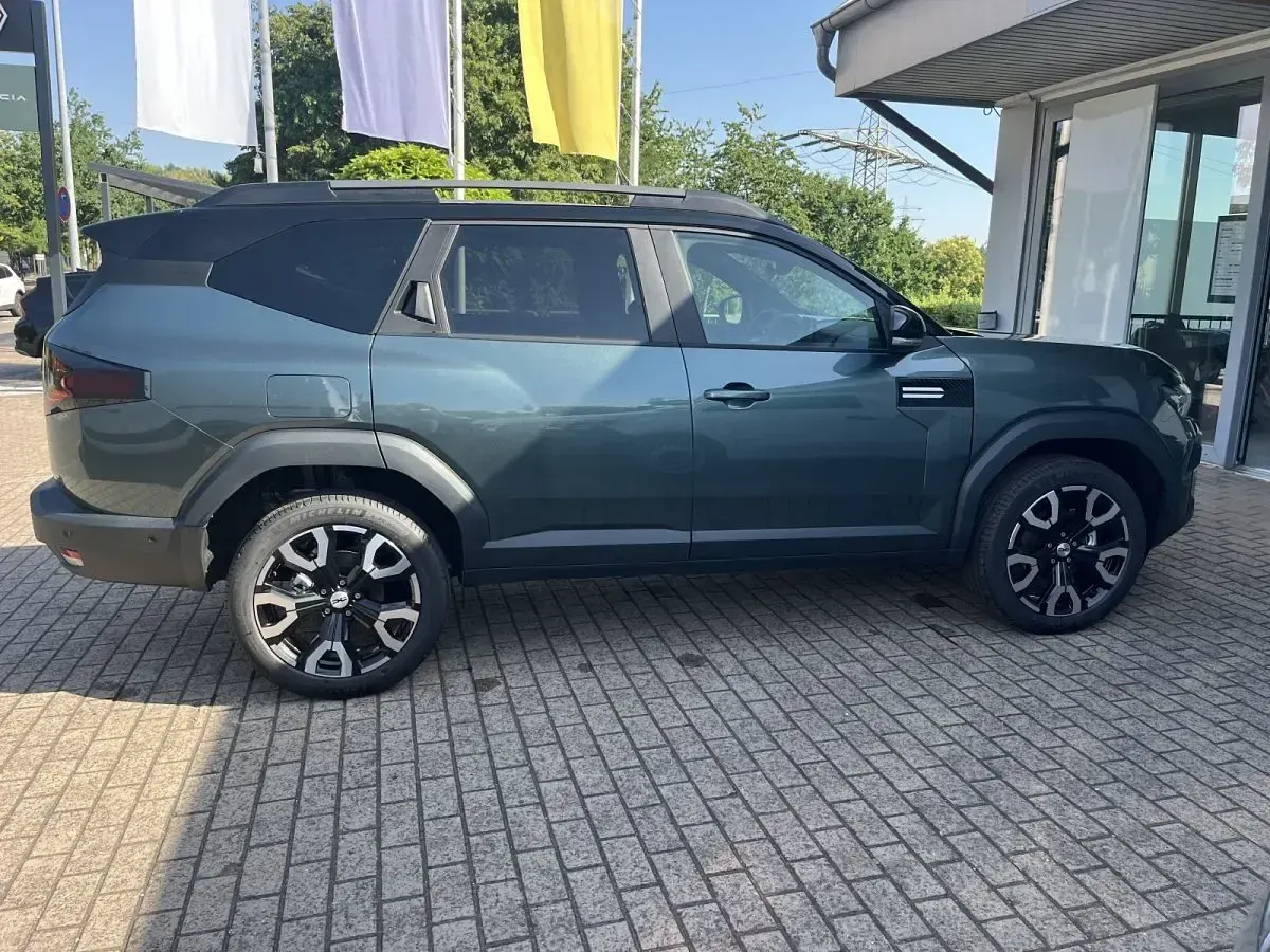 Neu Dacia Bigster Journey 156 PS (114 kW) 2026 Zieder grün/dach schwarz SUV