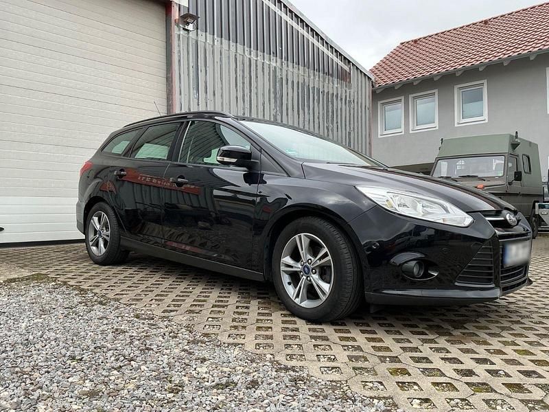 Gebraucht Ford Focus 125 PS (91 kW) 2014 Schwarz Kombi