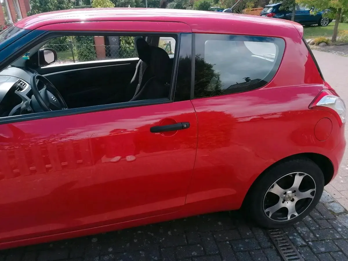 Gebraucht Suzuki Swift 94 PS (69 kW) 2011 Rot Kleinwagen