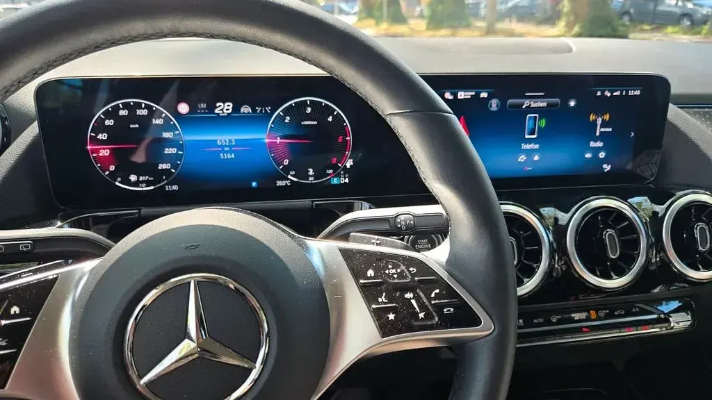 Gebraucht Mercedes B220 Progressive 190 PS (139 kW) 2024 Silber Kleinwagen