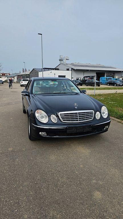 Gebraucht Mercedes E240 Elegance 177 PS (130 kW) 2003 Blau Limousine