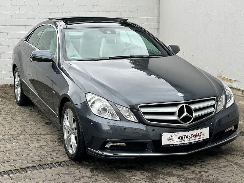 Grau Gebraucht 2009 Mercedes E250 Coupé | 15.999 € (Teuer) - Bild 1/4
