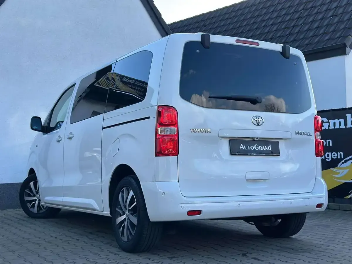 Usata Toyota Proace Verso Executive 150 CV (110 kW) 2019 Bianco Station wagon