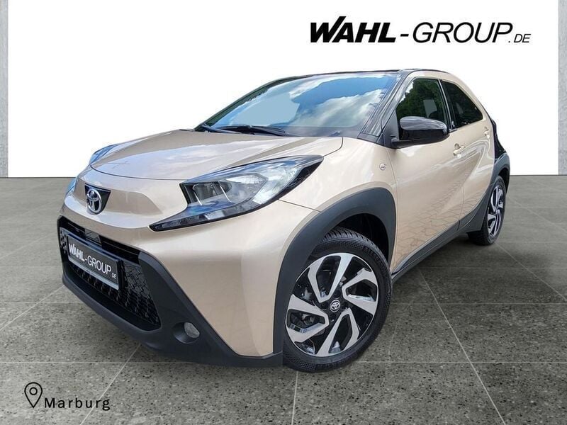 Beige Gebraucht 2024 Toyota Aygo Team Kleinwagen | 15.890 € (Fairer Preis) - Bild 1/4