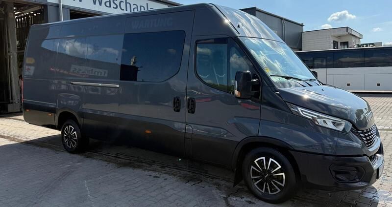 Grau Gebraucht 2020 Iveco Daily Van / Kleinbus | 30.000 € (Guter Preis) - Bild 1/4