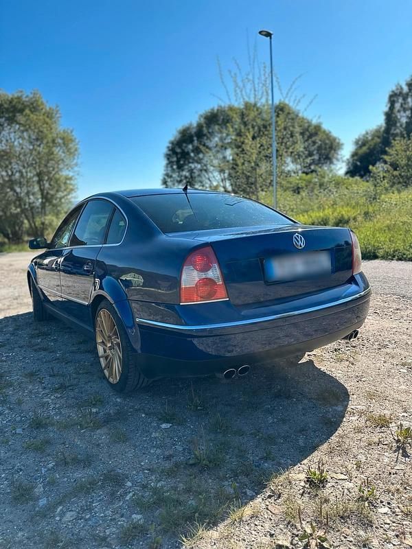 Usata VW Passat 275 CV (202 kW) 2003 Blu Berlina