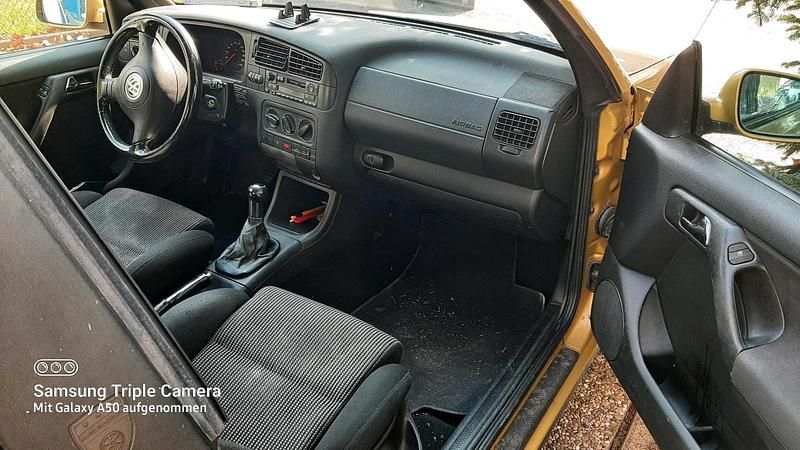 Gebraucht VW Golf Cabriolet 90 PS (66 kW) 1999 Gelb Cabrio