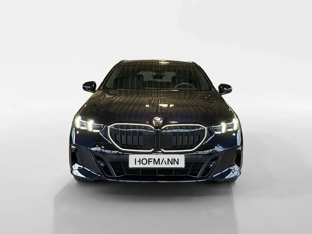 Gebraucht BMW 540 M Sport 286 PS (210 kW) 2025 Carbonschwarz metallic Kombi