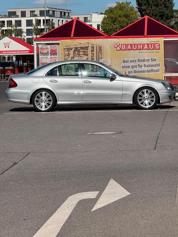 Silber Gebraucht 2006 Mercedes E280 Avantgarde Limousine | 7.350 € (Teuer) - Bild 1/4