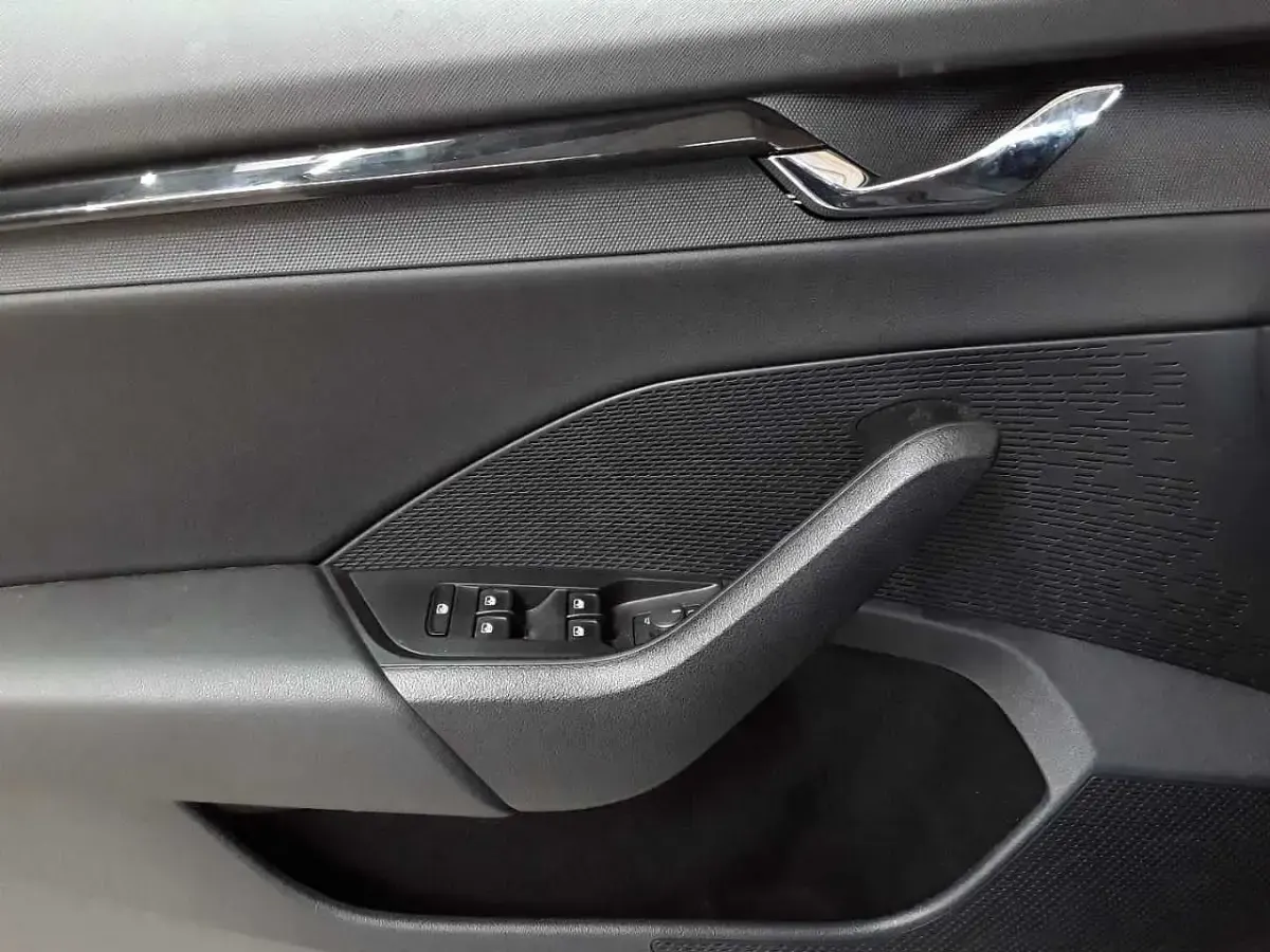 Gebraucht Skoda Octavia Ambition 150 PS (110 kW) 2023 Blackmagic perleffekt Kombi