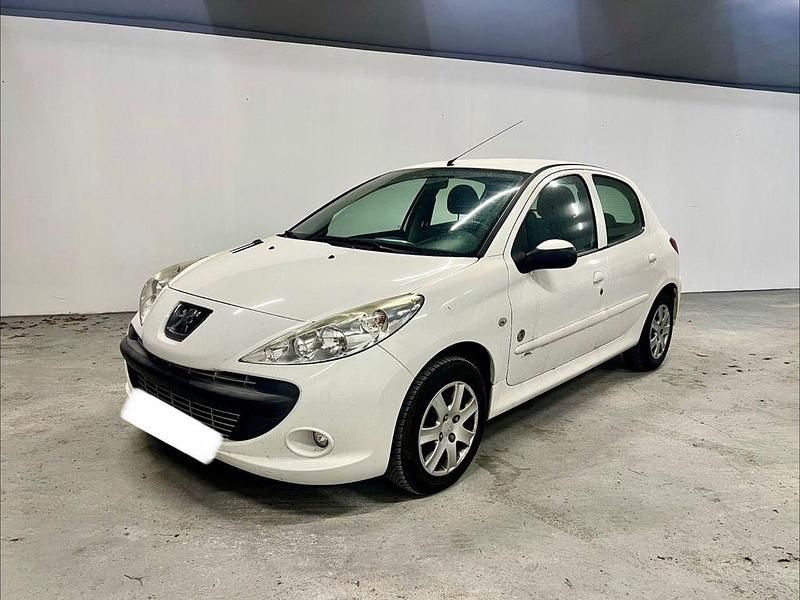 Gebraucht Peugeot 206 73 PS (53 kW) 2012 Weiß Limousine