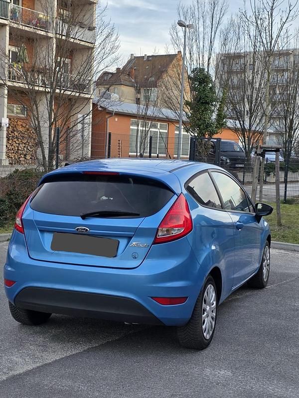Gebraucht Ford Fiesta 60 PS (44 kW) 2011 Blau Kleinwagen