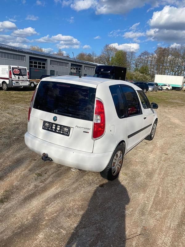 Gebraucht Skoda Roomster Plus Edition 90 PS (66 kW) 2012 Weiß Van / Kleinbus