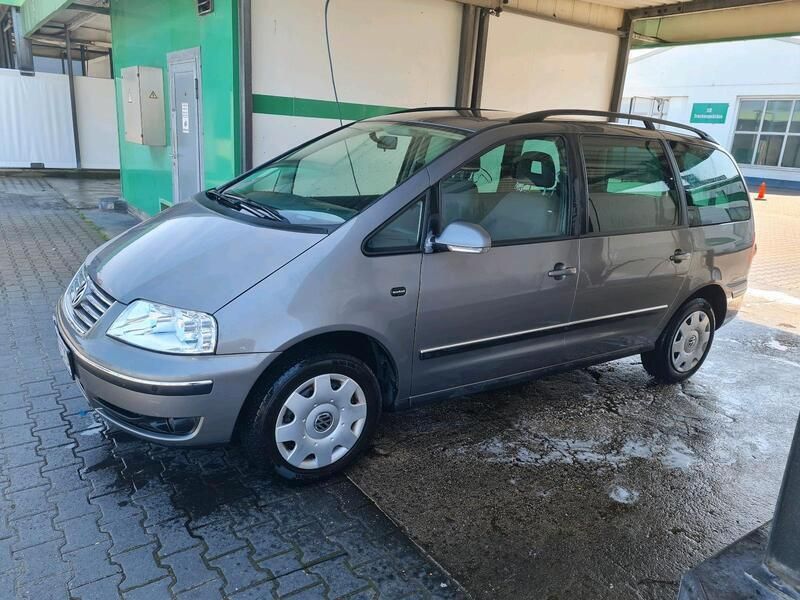 Grau Gebraucht 2009 VW Sharan Van / Kleinbus | 7.200 € (Teuer) - Bild 1/4