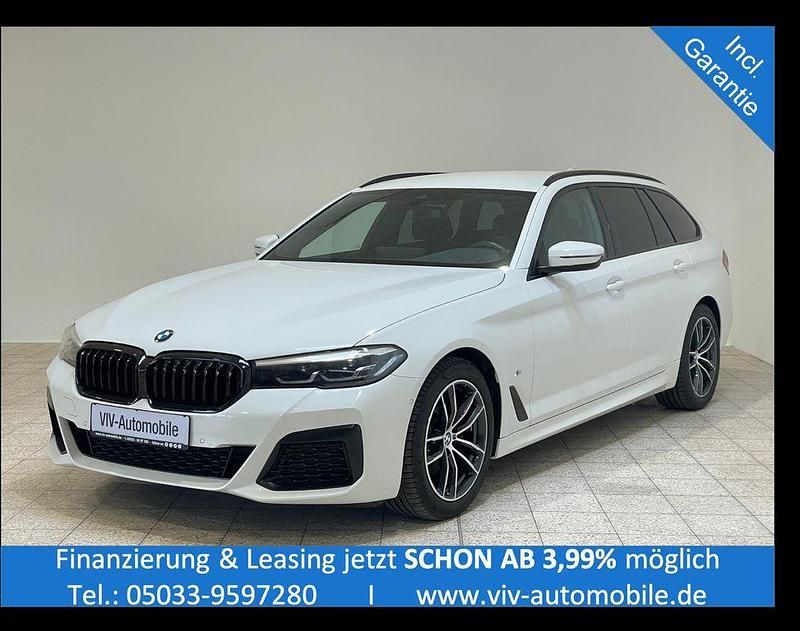 Weiß Gebraucht 2022 BMW 520 M Sport Kombi | 28.890 € (Guter Preis) - Bild 1/4