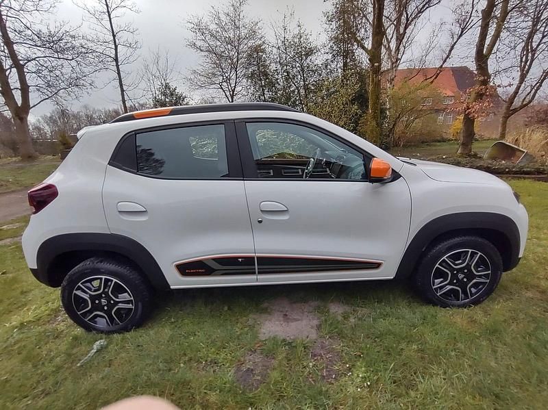 Gebraucht Dacia Spring Comfort Plus 33 kW (45 PS) 2022 Weiß Kleinwagen