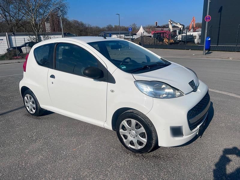 Gebraucht Peugeot 107 69 PS (50 kW) 2010 Weiß Kleinwagen