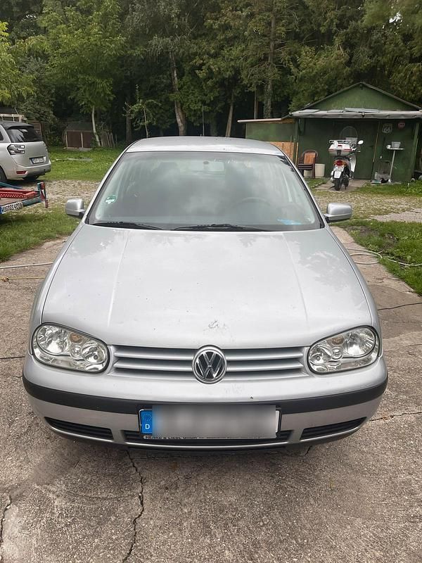 Silber Gebraucht 2002 VW Golf IV Kleinwagen | 2.900 € (Etwas zu teuer) - Bild 1/4