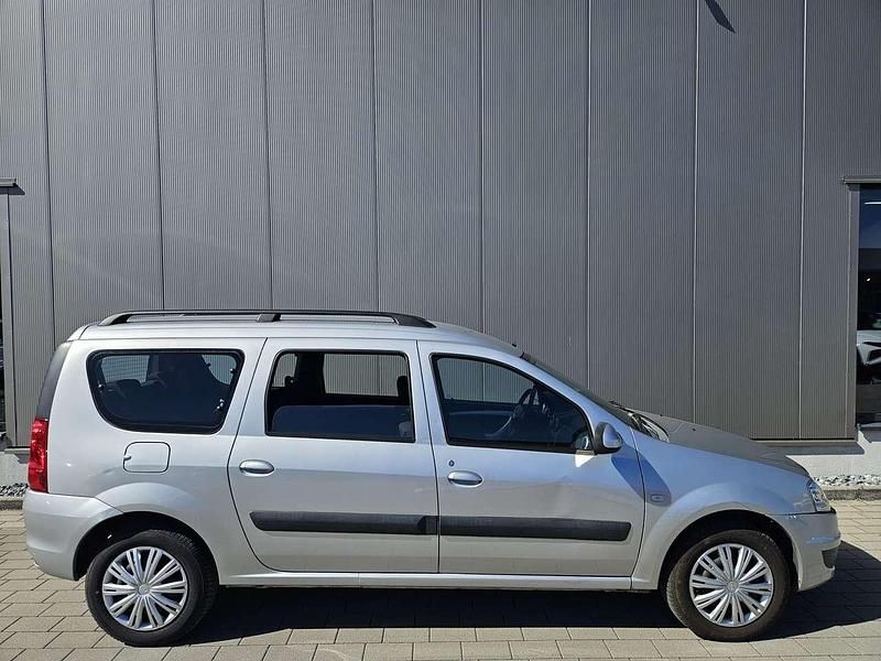 Gebraucht Dacia Logan Lauréate 88 PS (64 kW) 2012 Platingrau Kombi