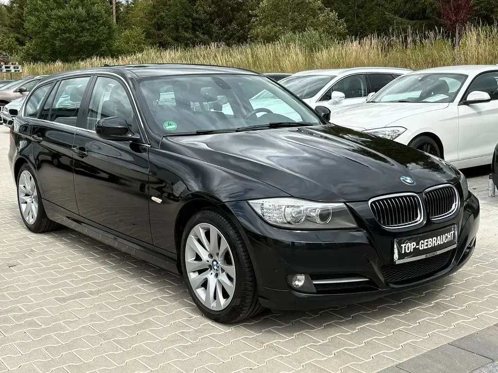 Gebraucht BMW 318 Lifestyle 143 PS (105 kW) 2012 Schwarz Kombi