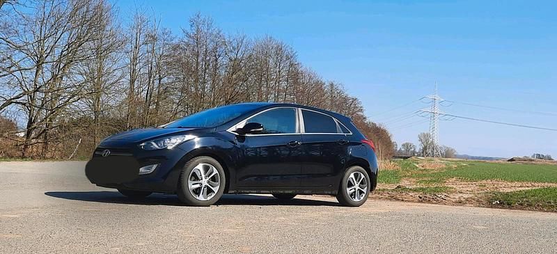 Schwarz Gebraucht 2016 Hyundai i30 Passion Limousine | 8.450 € (Fairer Preis) - Bild 1/4