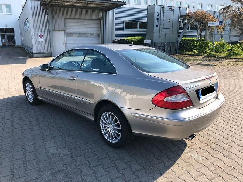 Gebraucht Mercedes CLK200 184 PS (135 kW) 2007 Silber Coupé