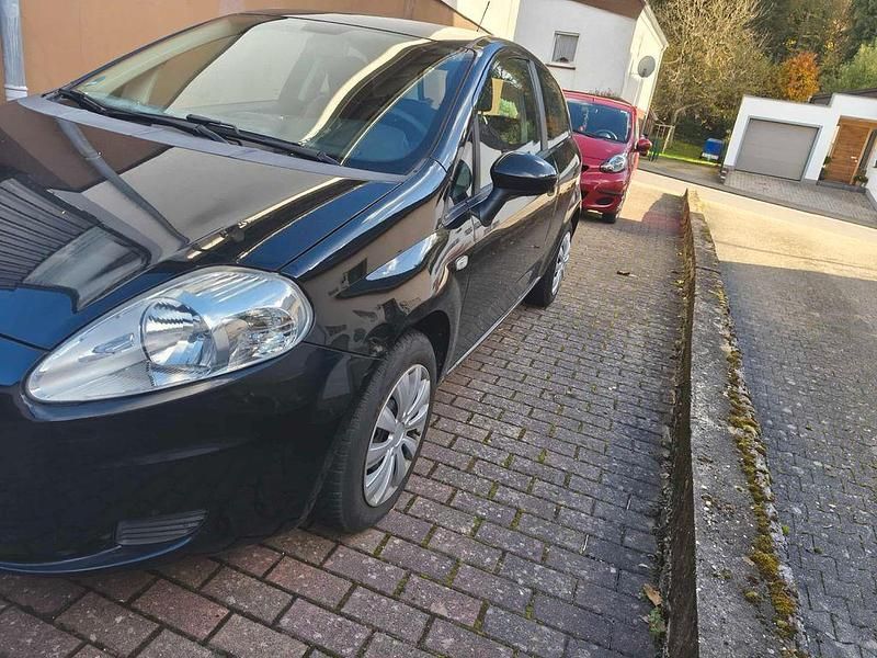 Schwarz Gebraucht 2009 Fiat Grande Punto Kleinwagen | 1.950 € (Fairer Preis) - Bild 1/4