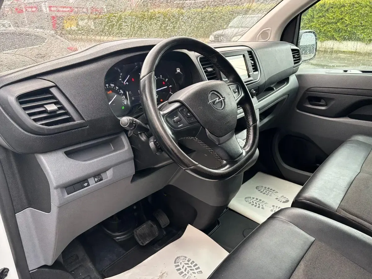 Gebraucht Opel Vivaro Innovation 122 PS (89 kW) 2020 Weiß Van / Kleinbus