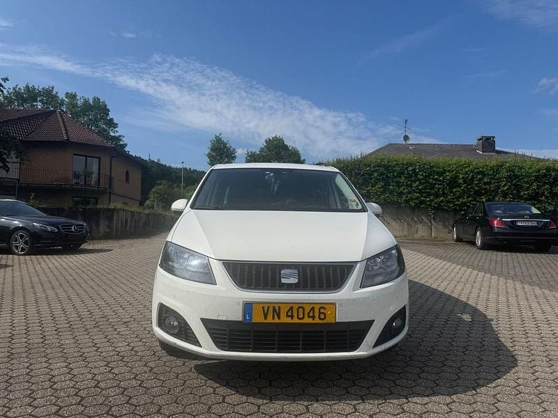Weiß Gebraucht 2011 Seat Alhambra Style Van / Kleinbus | 6.600 € (Fairer Preis) - Bild 1/4