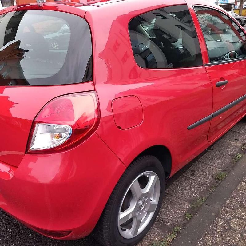 Gebraucht Renault Clio IV 75 PS (55 kW) 2012 Rot Limousine