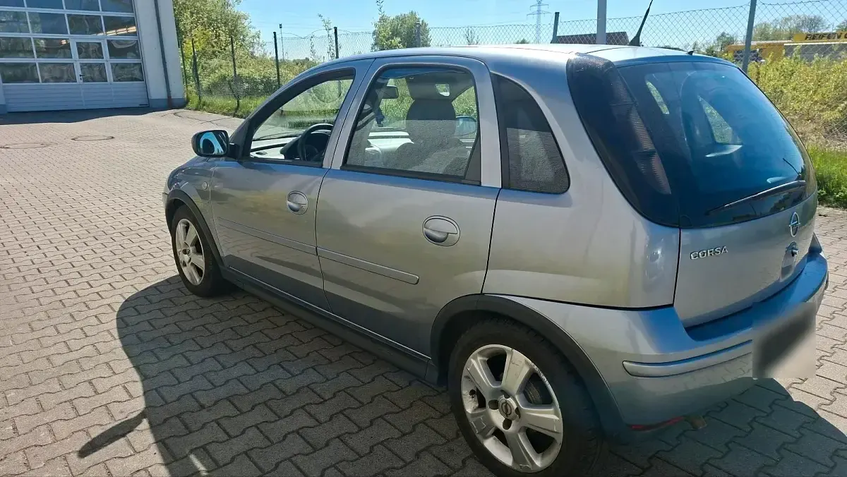 Gebraucht Opel Corsa 75 PS (55 kW) 2005 Silber Kleinwagen