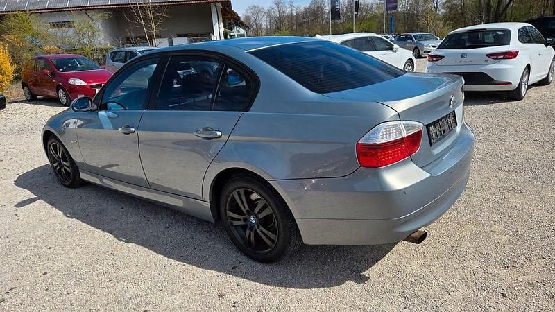 Gebraucht BMW 320 163 PS (119 kW) 2006 Grau Limousine
