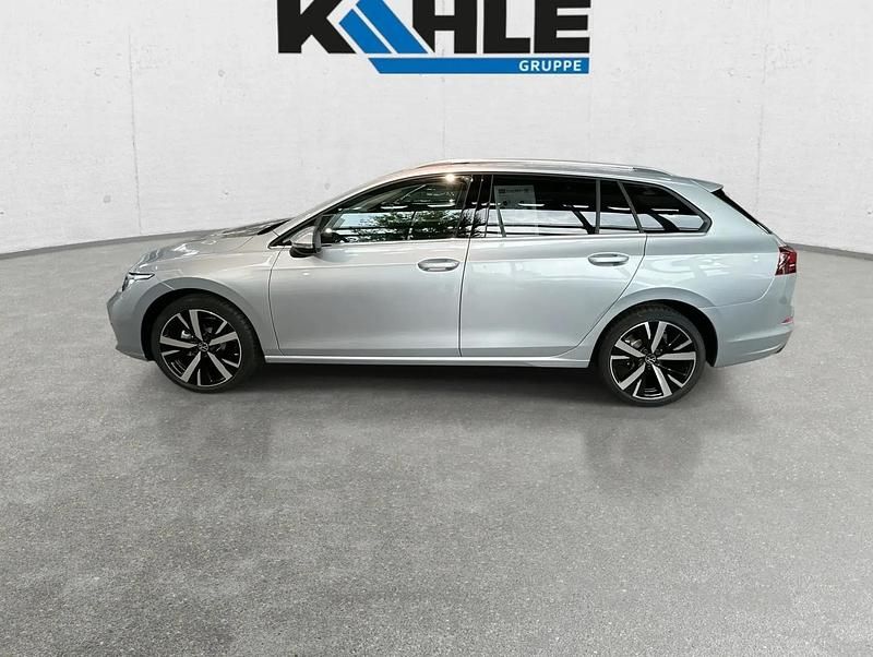 Gebraucht VW Golf VIII Style 150 PS (110 kW) 2024 Oyster silver (silber) Kombi