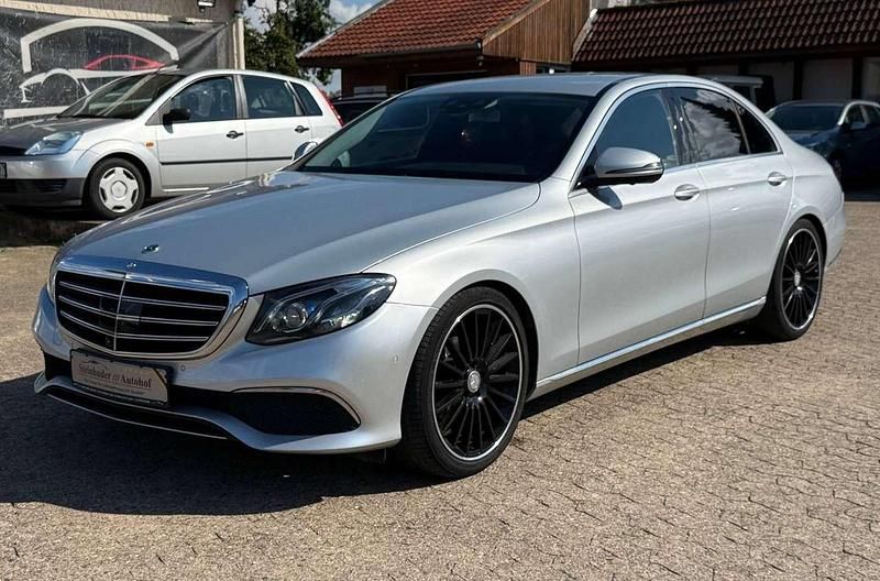 Gebraucht Mercedes E220 Exclusive 194 PS (142 kW) 2017 Iridiumsilber  metalliclack Limousine