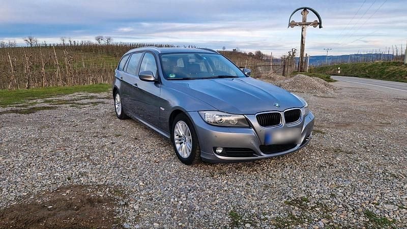 Gebraucht BMW 318 143 PS (105 kW) 2012 Grau Kombi