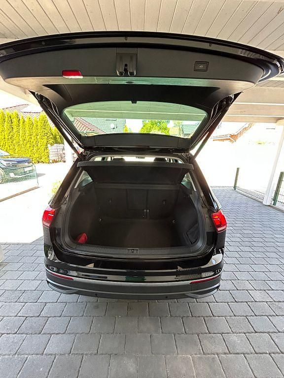 Gebraucht VW Tiguan Move 150 PS (110 kW) 2023 Schwarz SUV