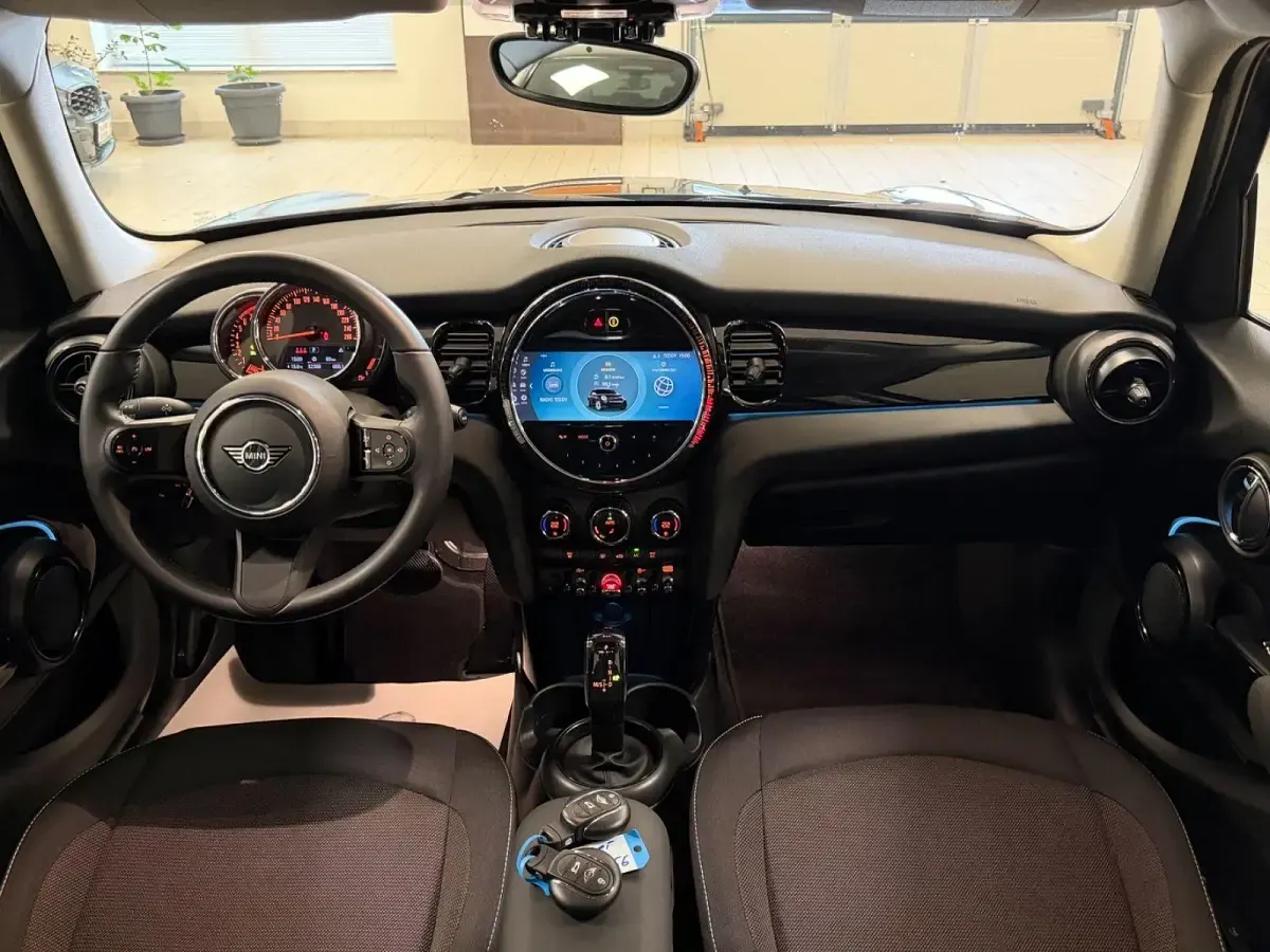 Gebraucht Mini Cooper 136 PS (100 kW) 2022 Schwarz Kleinwagen