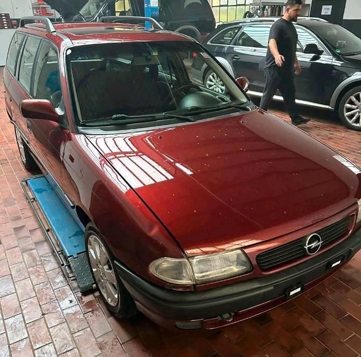 Rot Gebraucht 1996 Opel Astra Kombi | 1.399 € (Fairer Preis) - Bild 1/4