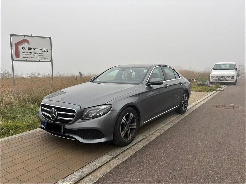 Grau Gebraucht 2019 Mercedes E200 Avantgarde Limousine | 27.700 € (Etwas zu teuer) - Bild 1/4
