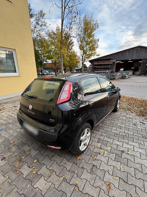 Schwarz Gebraucht 2010 Fiat Punto Limousine | 4.250 € (Teuer) - Bild 1/4