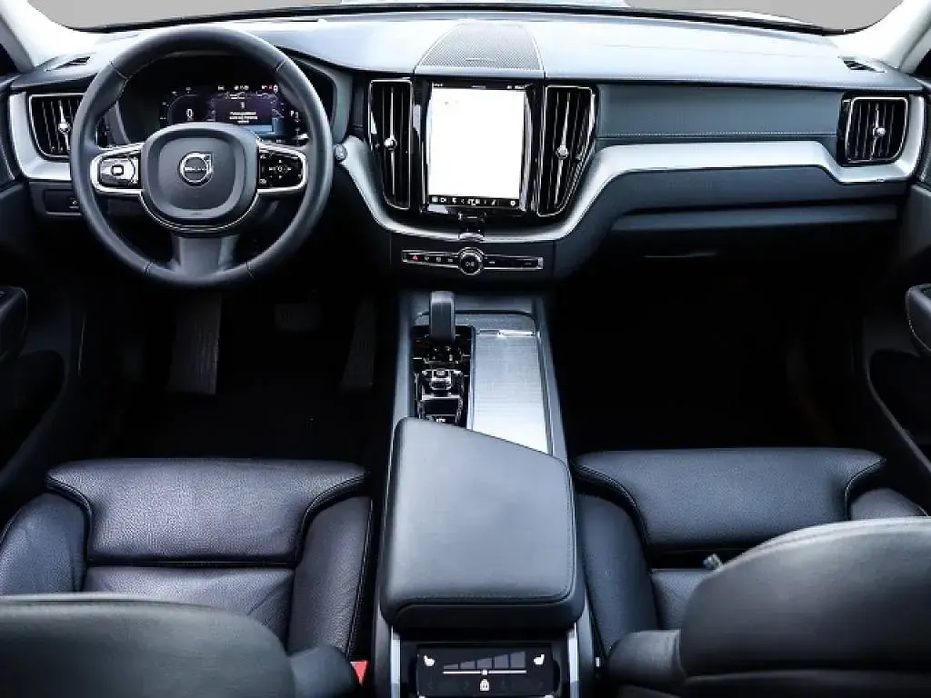 Używany Volvo XC60 Ultimate 197 KM (144 kW) 2023 Niebieski SUV