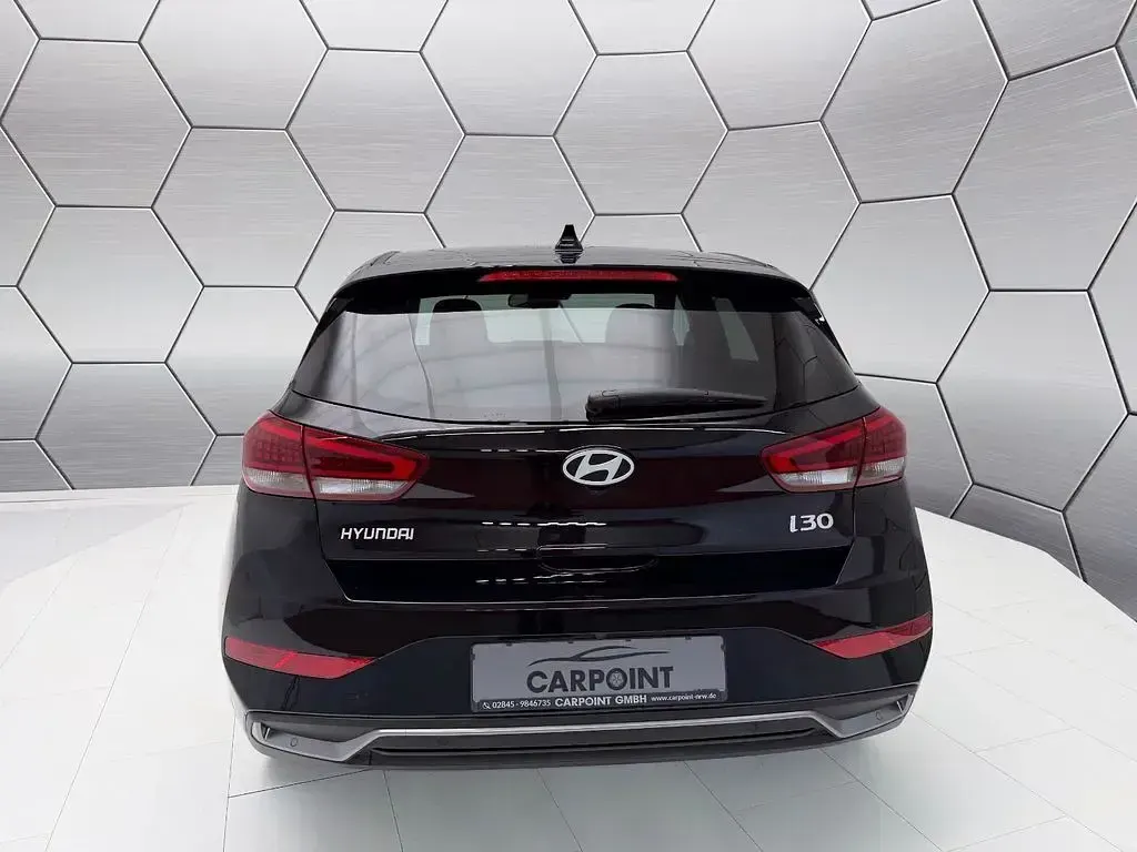 Neu Hyundai i30 GO! 97 PS (71 kW) 2025 Schwarz Limousine