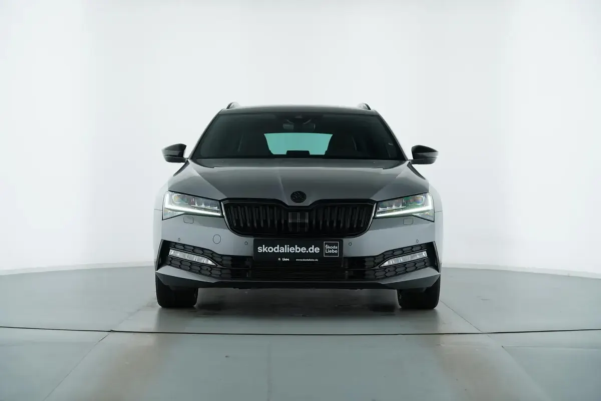 Gebraucht Skoda Superb SportLine 190 PS (139 kW) 2024 Graphitegrau metallic Kombi