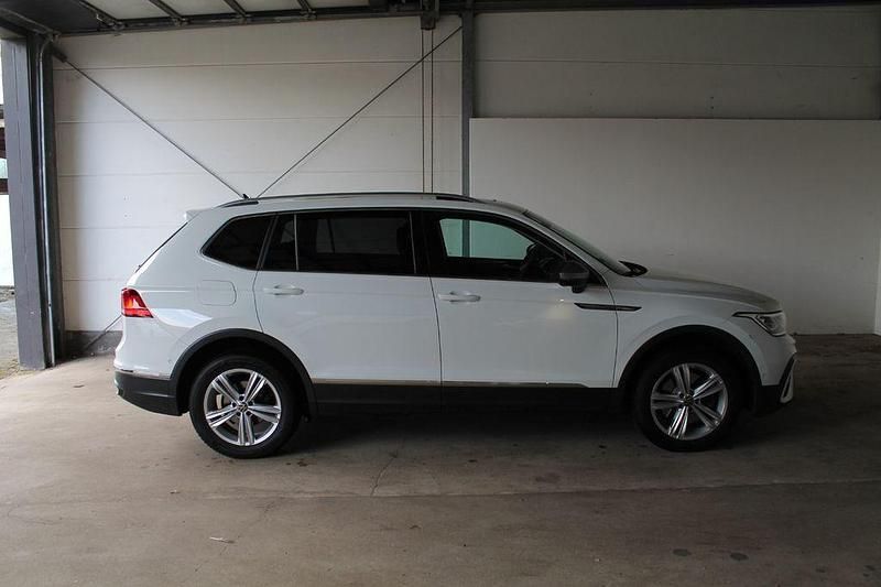 Gebraucht VW Tiguan Allspace 200 PS (147 kW) 2023 Weiß SUV