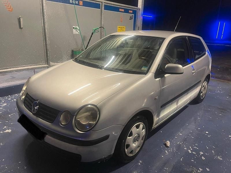 Grau Gebraucht 2003 VW Polo Kleinwagen | 500 € (Superpreis) - Bild 1/4