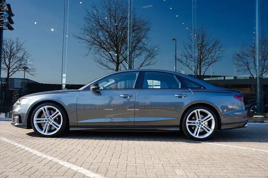 Gebraucht Audi S8 Sport 571 PS (419 kW) 2022 Grau Limousine