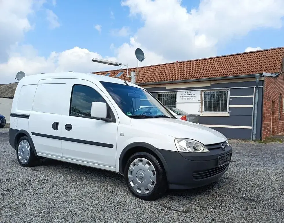 Gebraucht Opel Combo 94 PS (69 kW) 2010 Weiß Van / Kleinbus