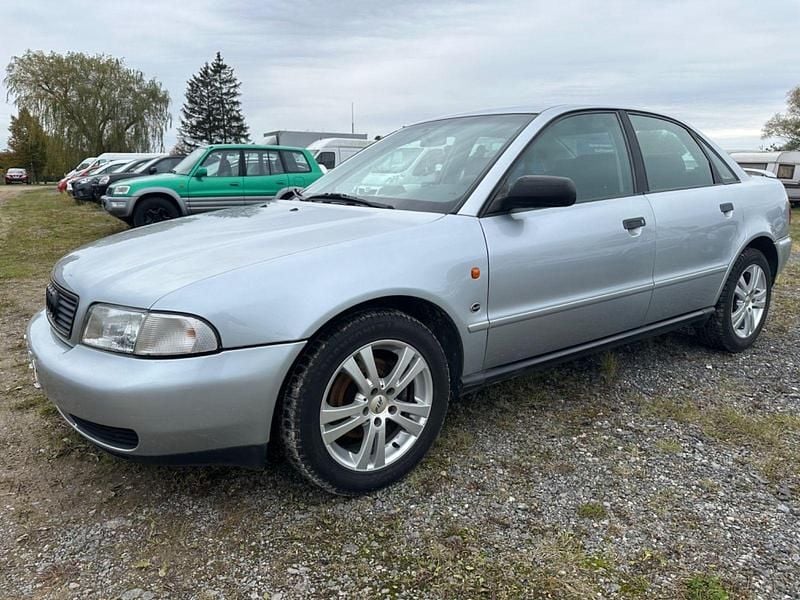 Blau Gebraucht 1995 Audi A4 Limousine | 300 € - Bild 1/4