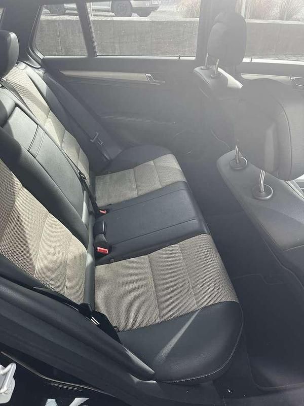 Gebraucht Mercedes C180 156 PS (114 kW) 2010 Schwarz Kombi